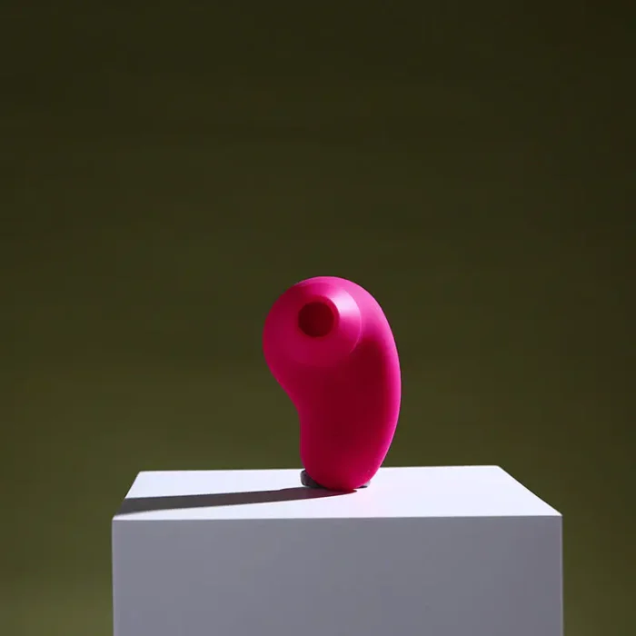 daisy clit-sucker